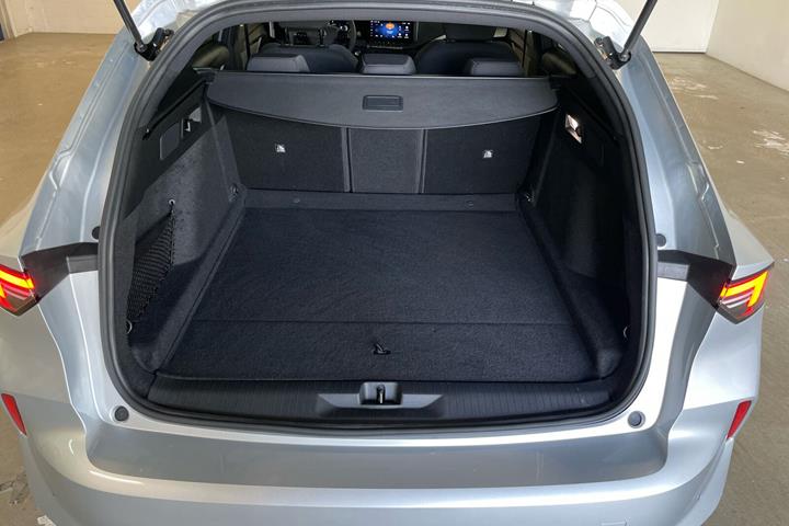 Sølv Opel Astra-e fra 2024