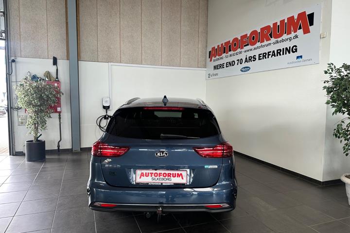 Blå Kia Ceed fra 2021