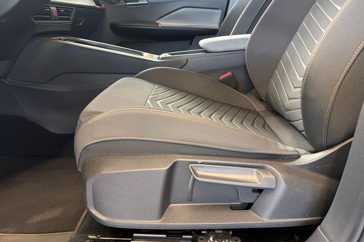 Sort Cupra Born fra 2024