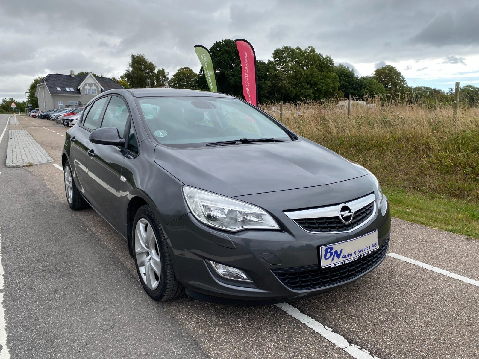 Grå Opel Astra fra 2011