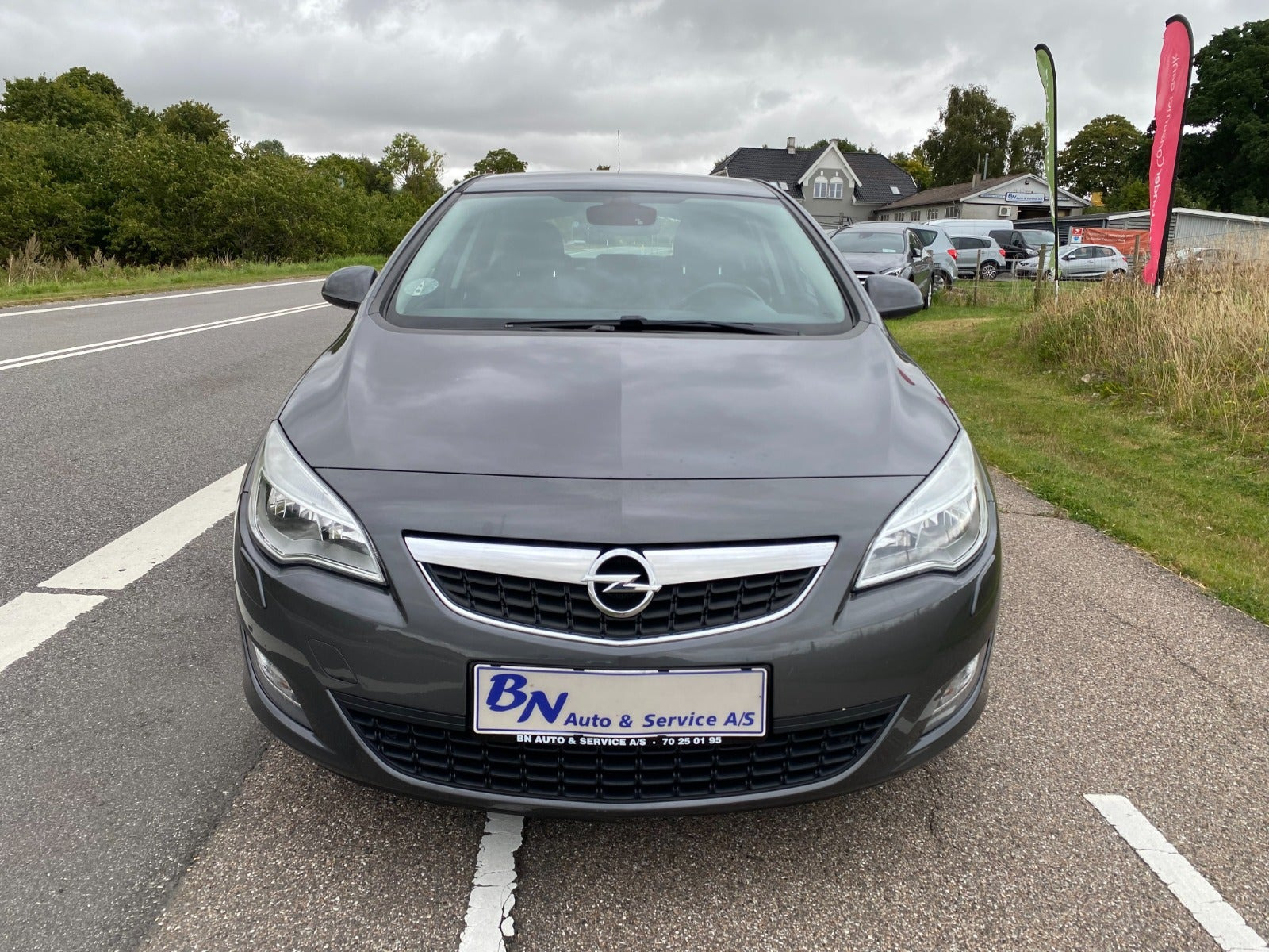 Grå Opel Astra fra 2011