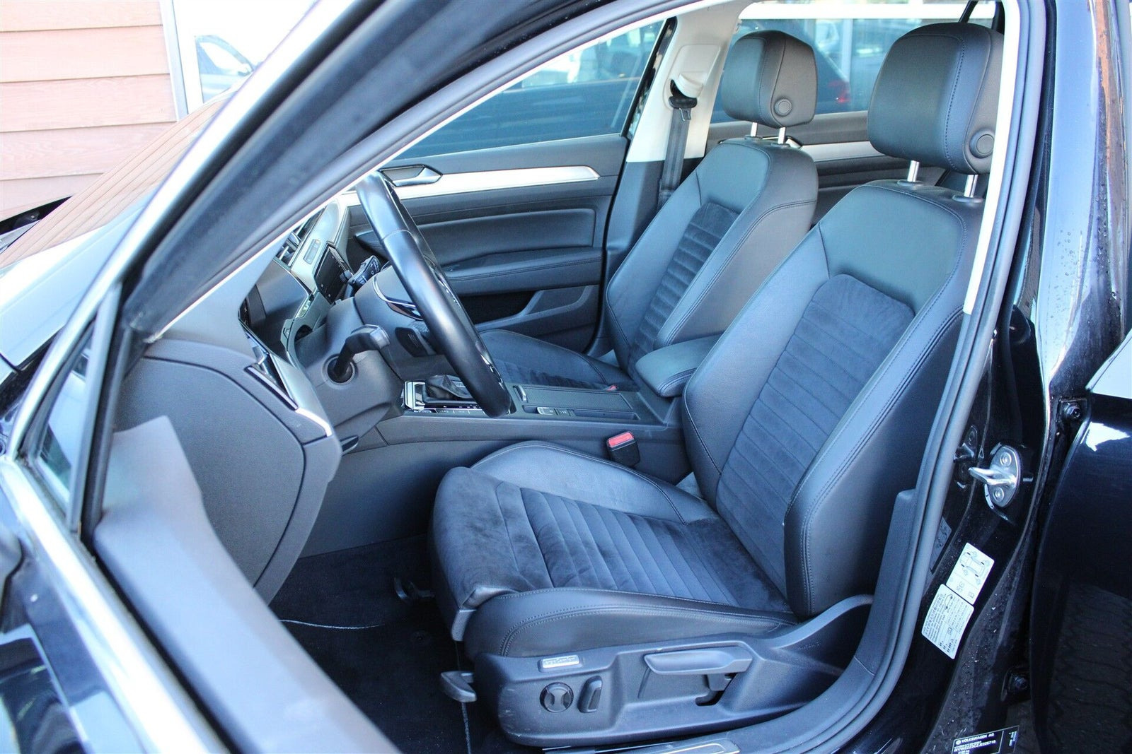 Sort VW Passat fra 2018