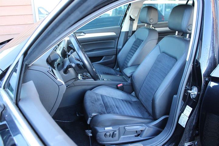Sort VW Passat fra 2018
