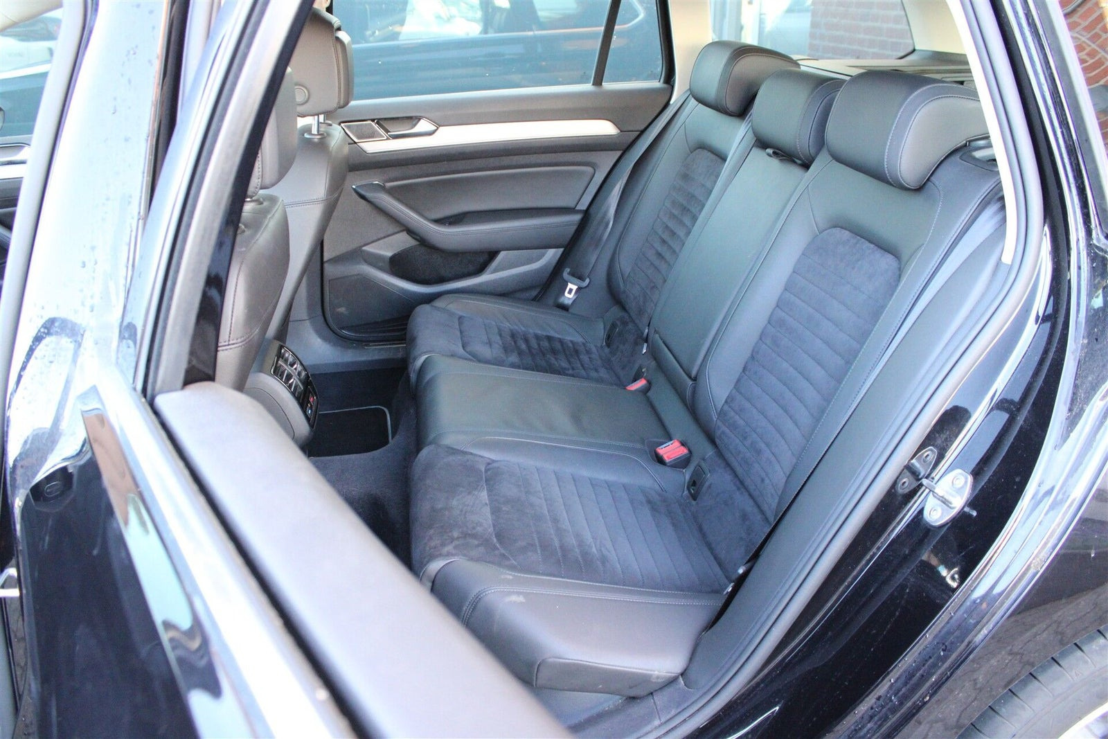 Sort VW Passat fra 2018