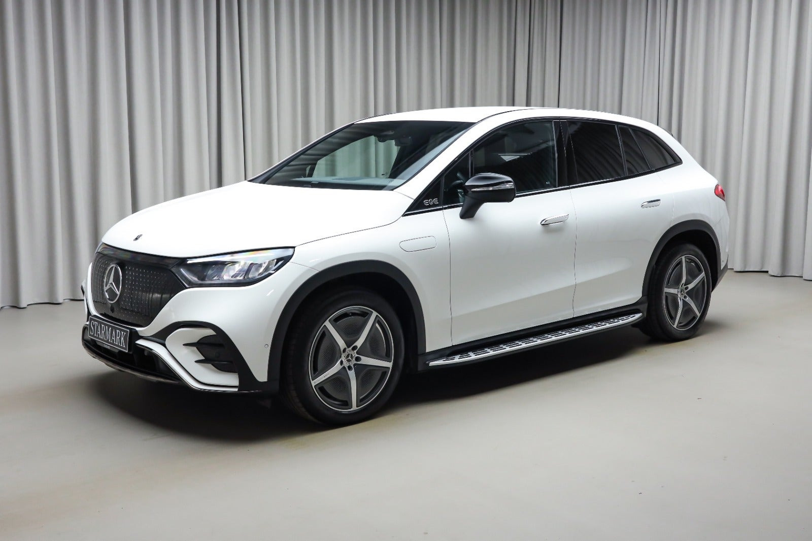 Hvid Mercedes EQE350 SUV fra 2024