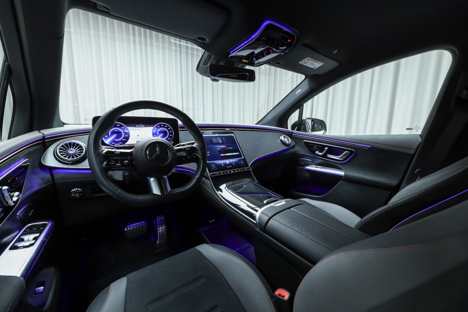Hvid Mercedes EQE350 SUV fra 2024