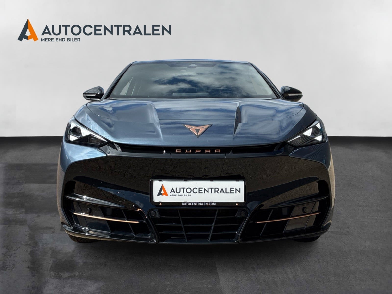 Blå Cupra Tavascan fra 2025