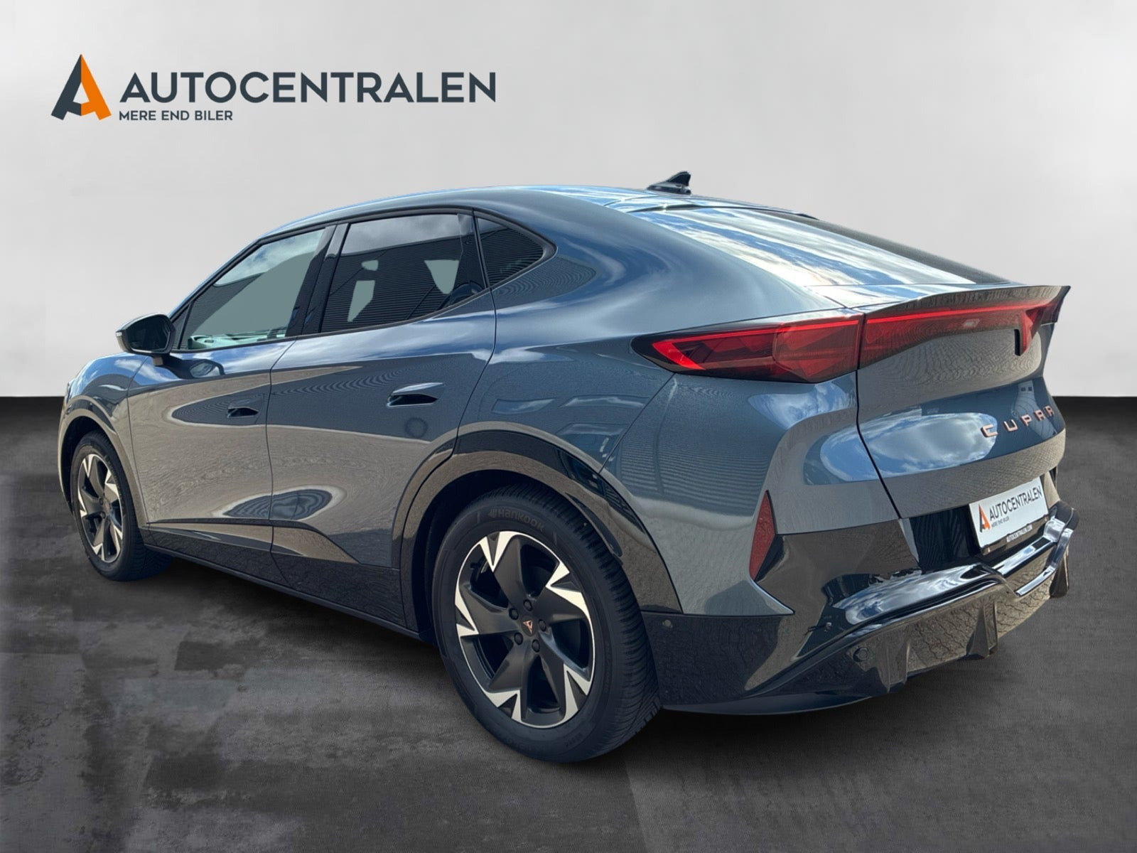 Blå Cupra Tavascan fra 2025