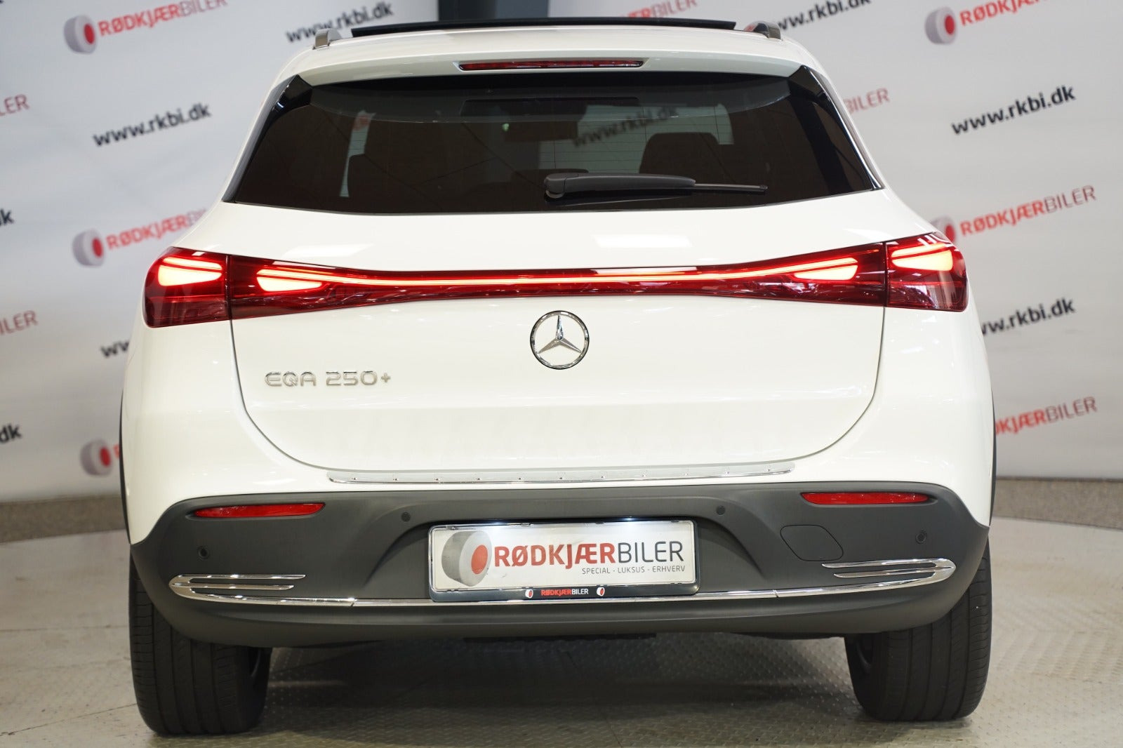 Hvid Mercedes EQA250+ fra 2025