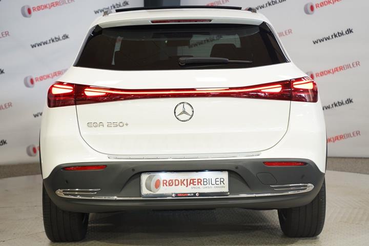 Hvid Mercedes EQA250+ fra 2025