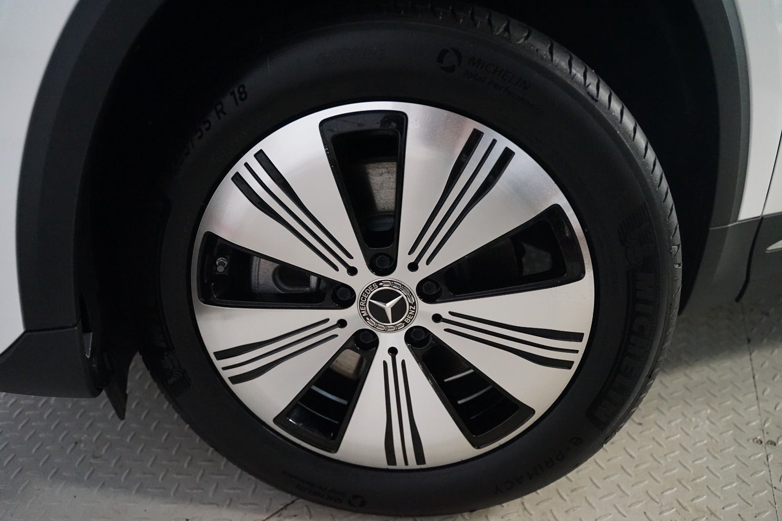 Hvid Mercedes EQA250+ fra 2025