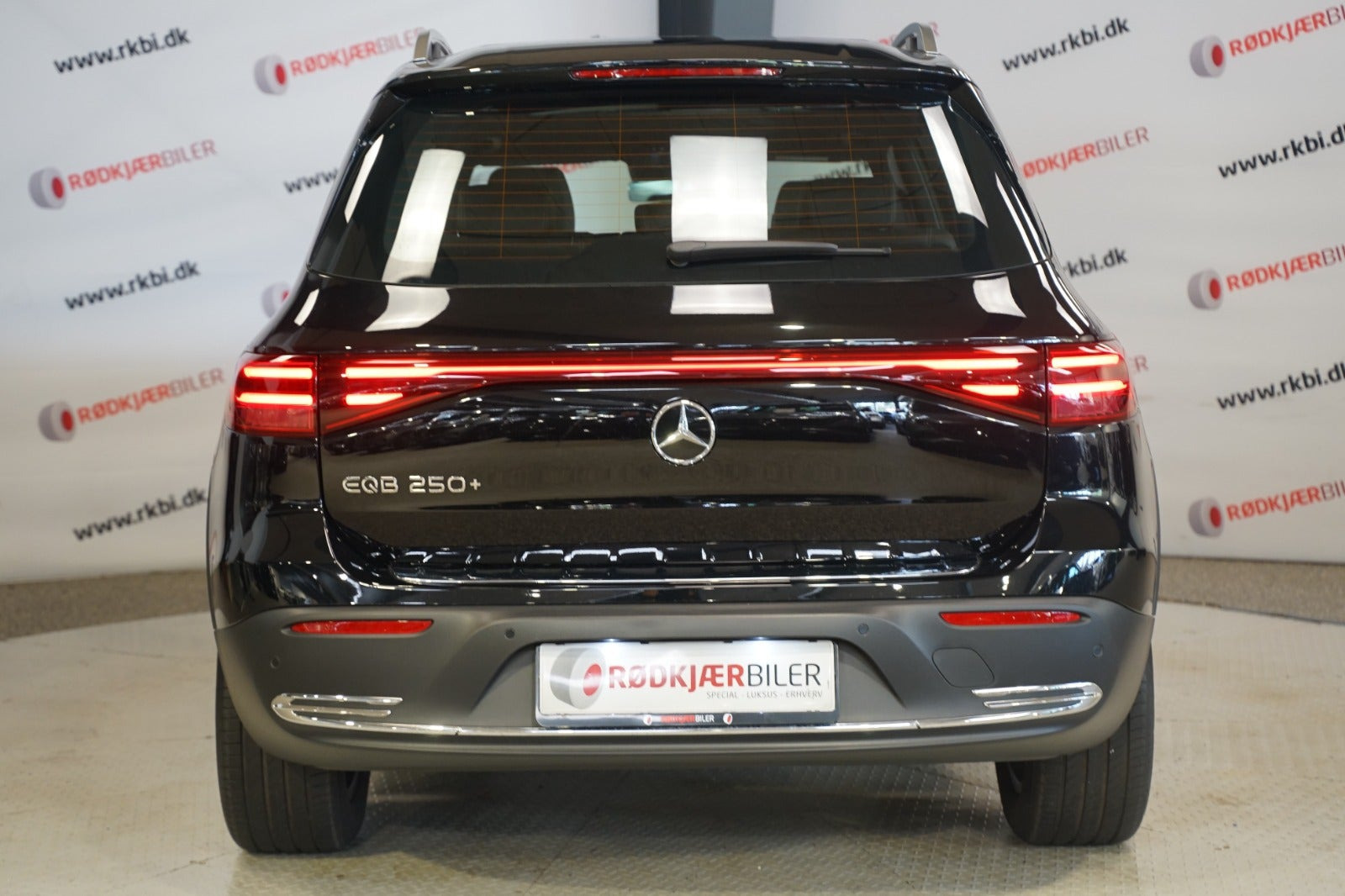 Sort Mercedes EQB250+ fra 2025