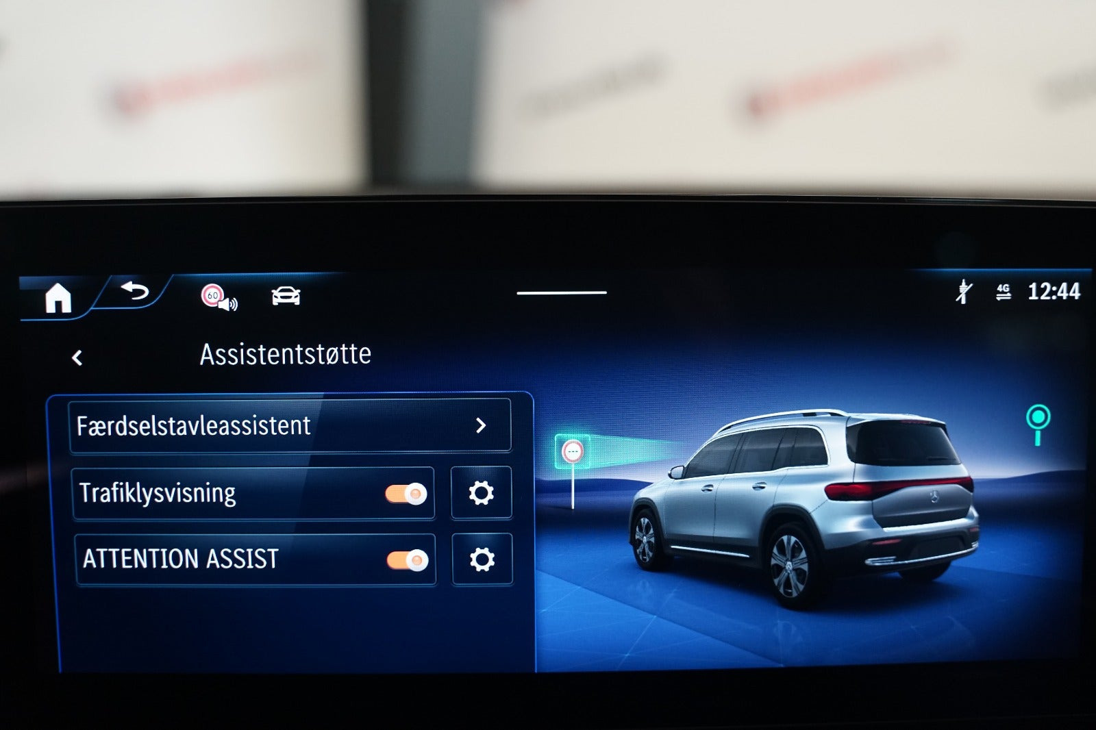 Grå Mercedes EQB250+ fra 2025