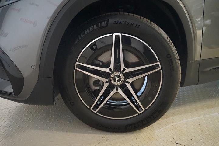Grå Mercedes EQB250+ fra 2025
