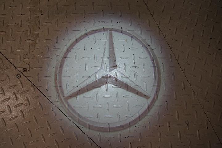 Grå Mercedes EQB250+ fra 2025