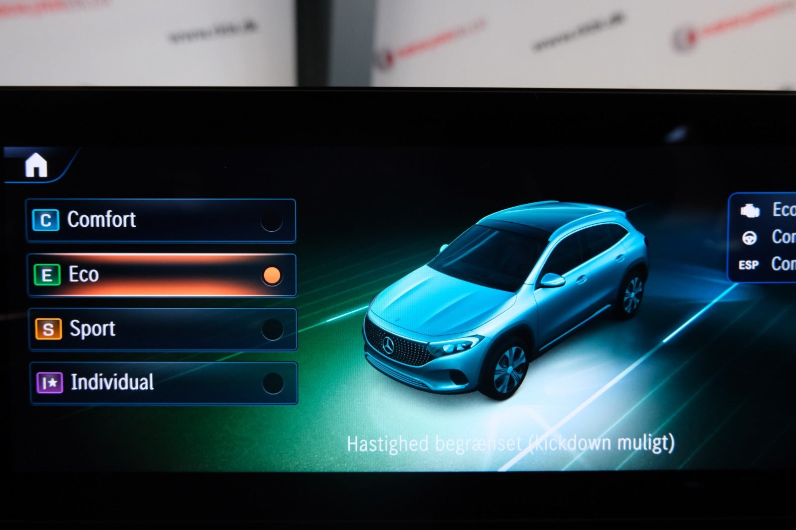 Hvid Mercedes EQA250+ fra 2025