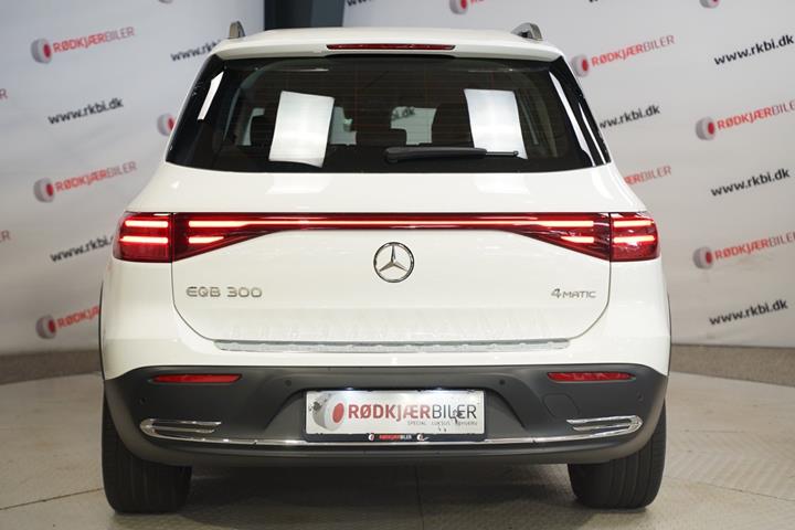 Hvid Mercedes EQB300 fra 2024