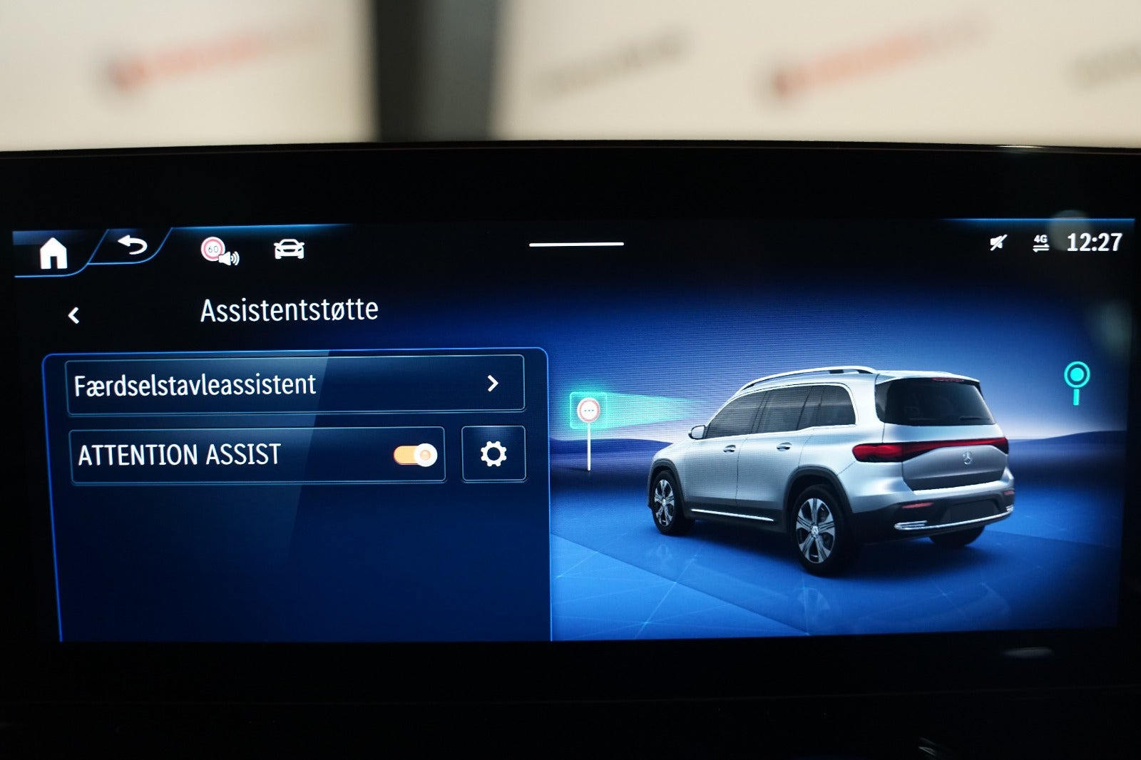 Hvid Mercedes EQB300 fra 2024