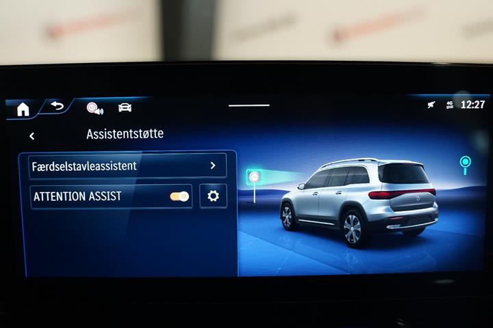 Hvid Mercedes EQB300 fra 2024
