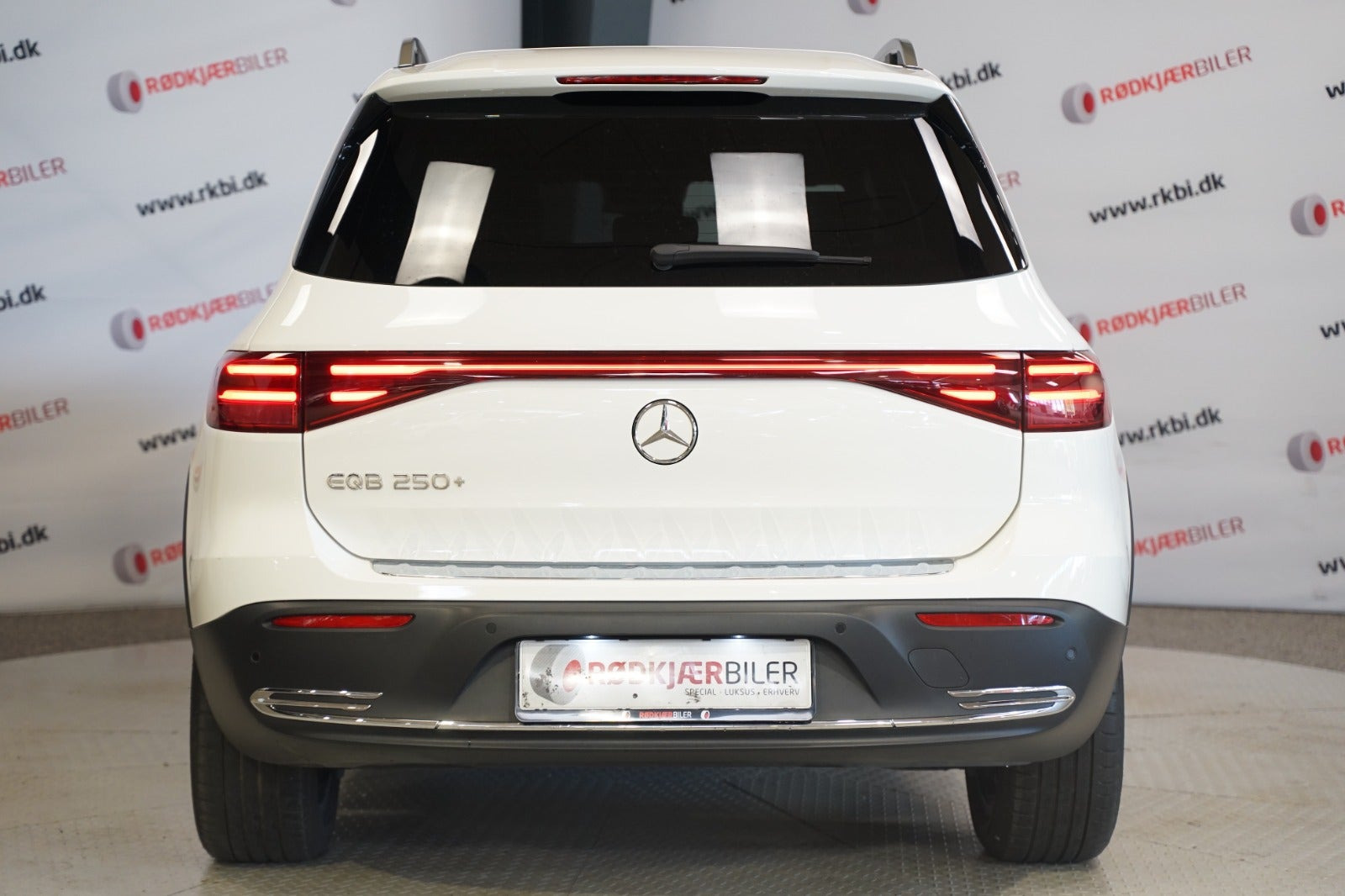 Hvid Mercedes EQB250+ fra 2025