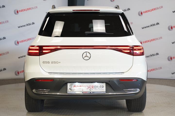 Hvid Mercedes EQB250+ fra 2025