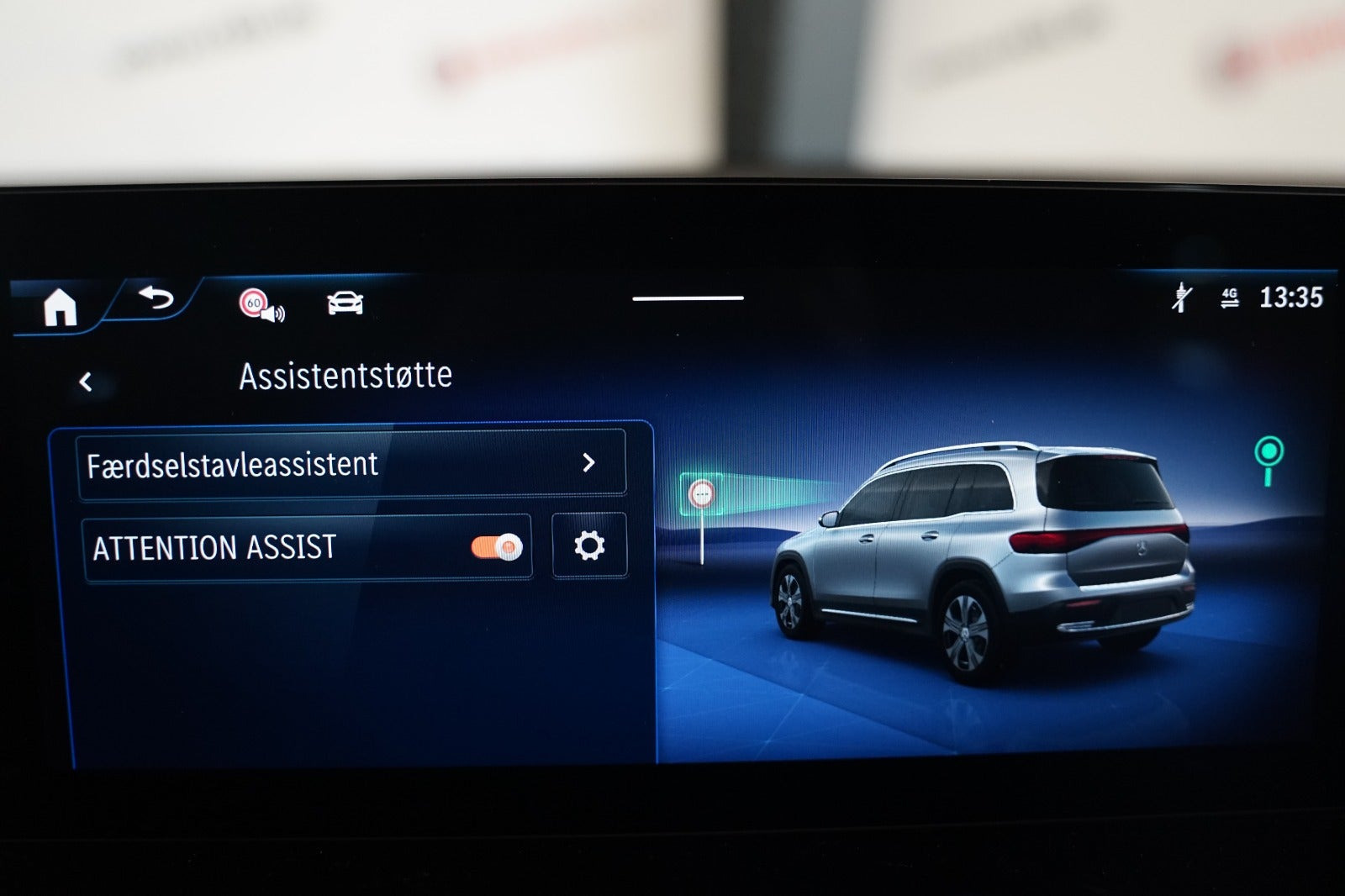 Hvid Mercedes EQB250+ fra 2025