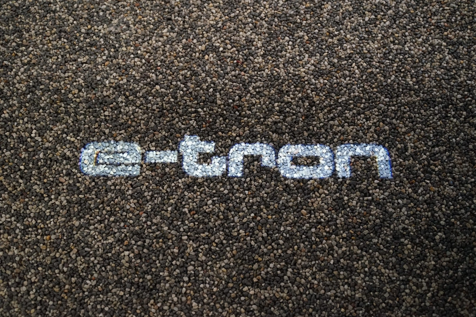 Hvid Audi e-tron fra 2022