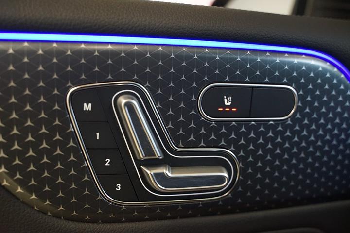 Grå Mercedes EQB250+ fra 2024