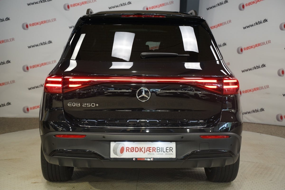 Sort Mercedes EQB250+ fra 2025