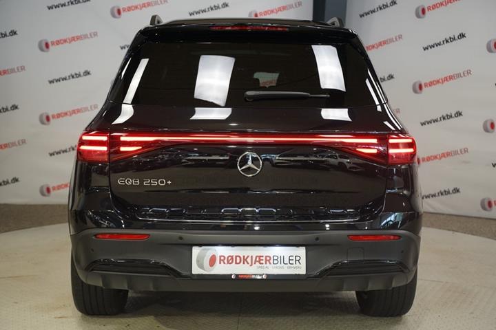 Sort Mercedes EQB250+ fra 2025