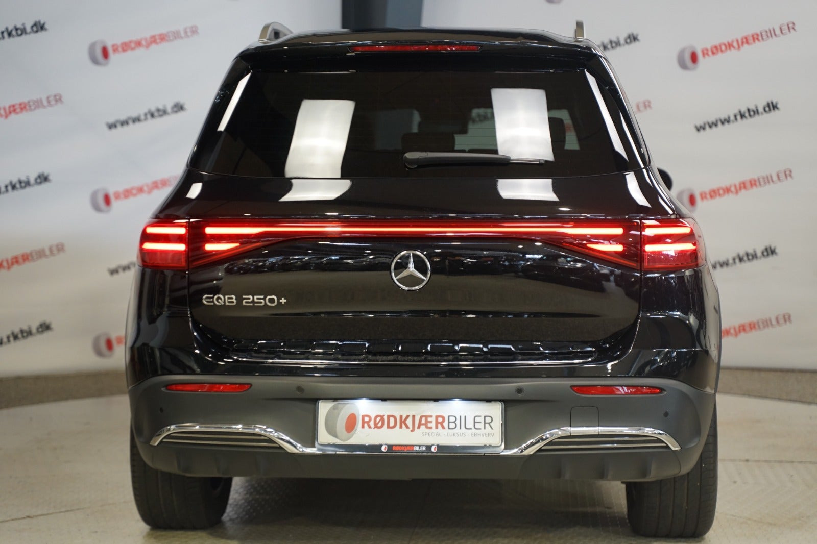 Sort Mercedes EQB250+ fra 2025