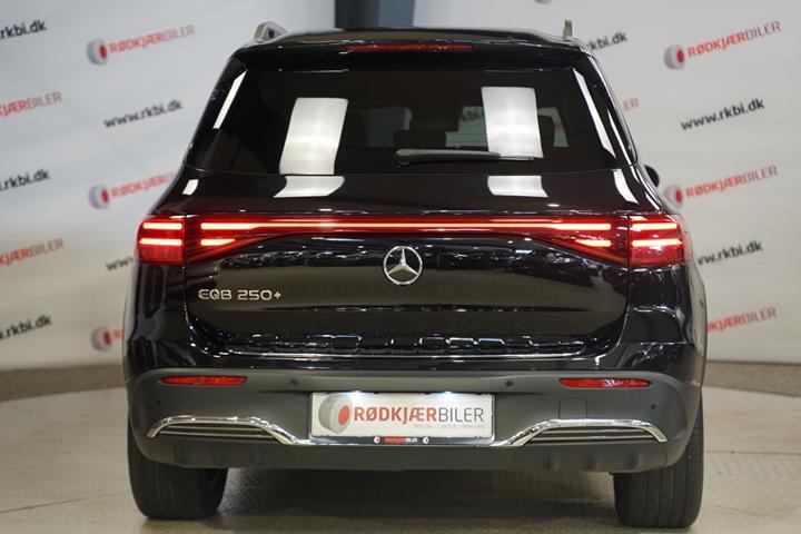 Sort Mercedes EQB250+ fra 2025