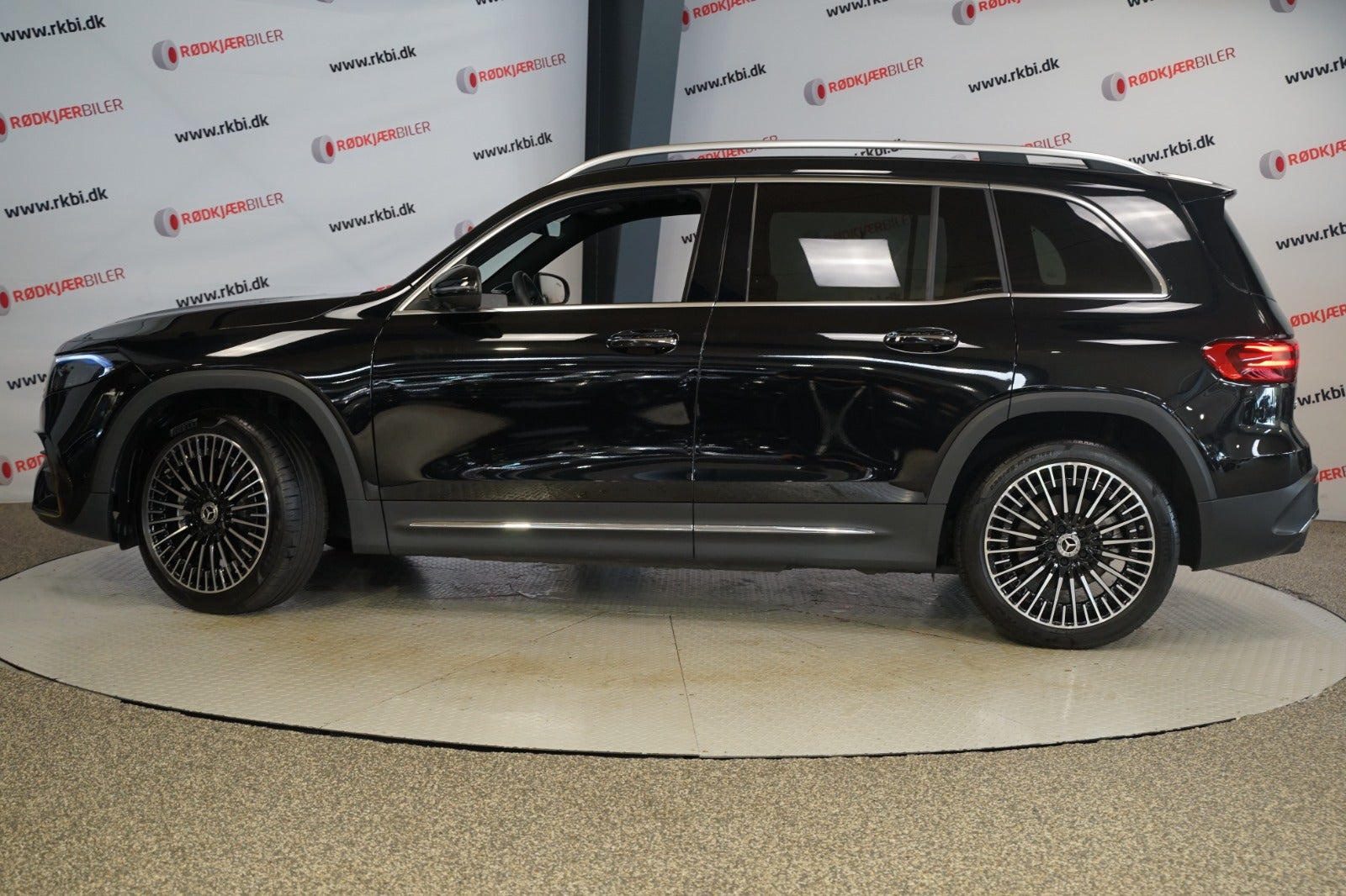 Sort Mercedes EQB300 fra 2025
