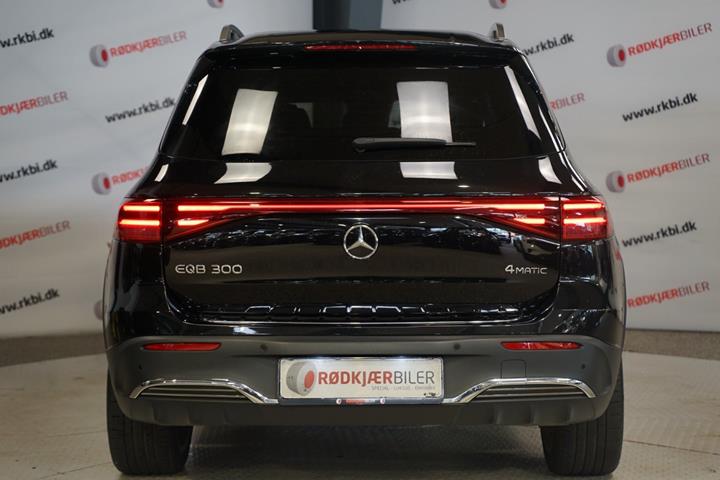 Sort Mercedes EQB300 fra 2025
