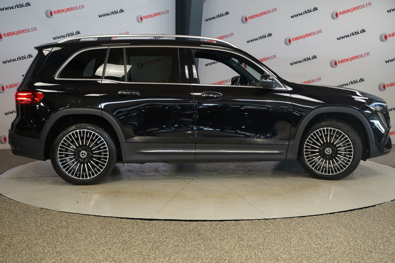 Sort Mercedes EQB300 fra 2025