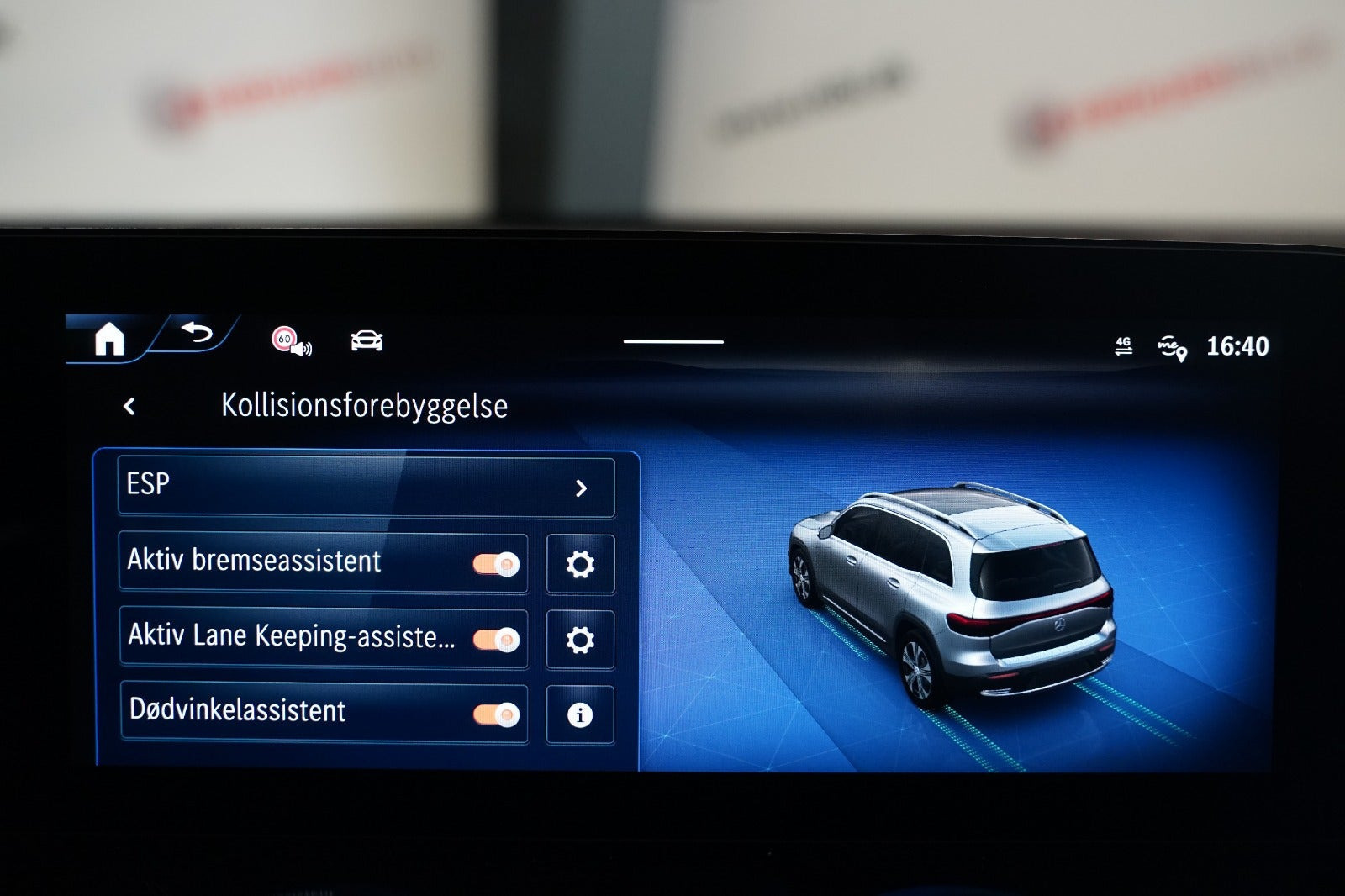 Sort Mercedes EQB300 fra 2025