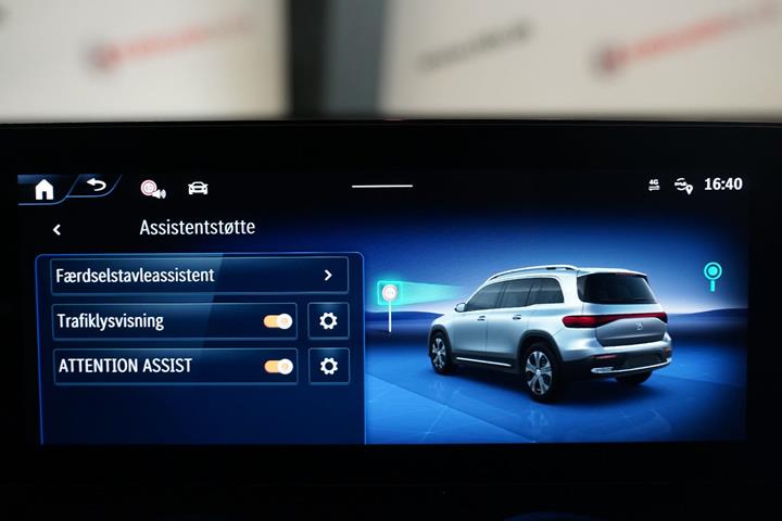 Sort Mercedes EQB300 fra 2025