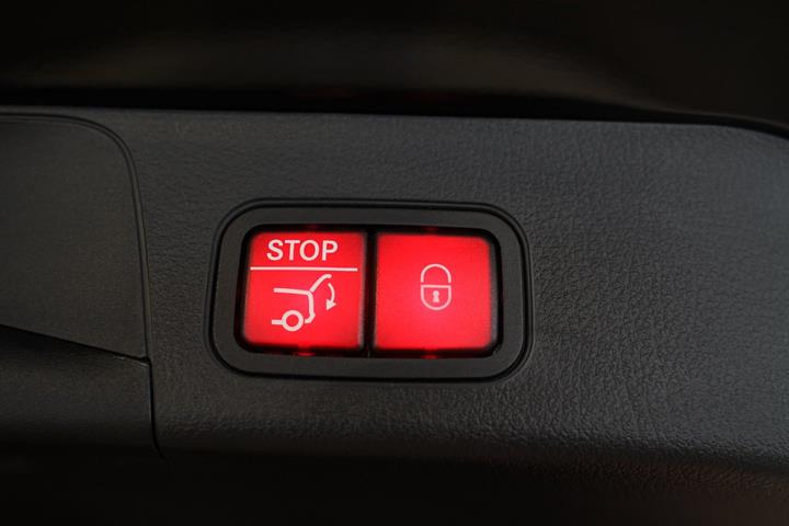 Sort Mercedes EQB300 fra 2025