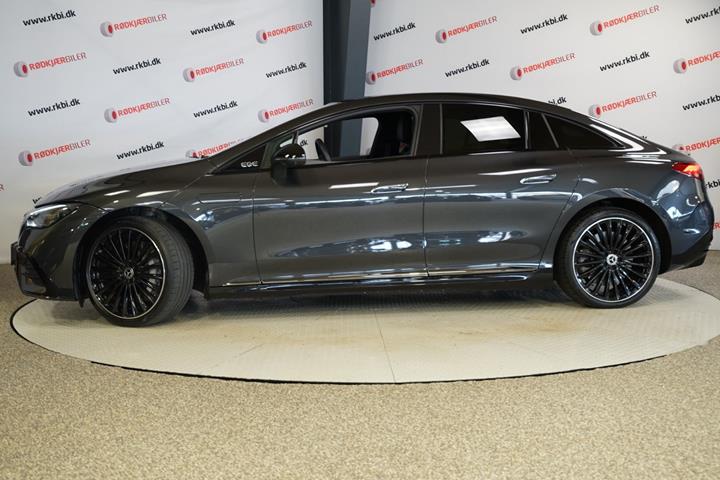 Grå Mercedes EQE350 fra 2023