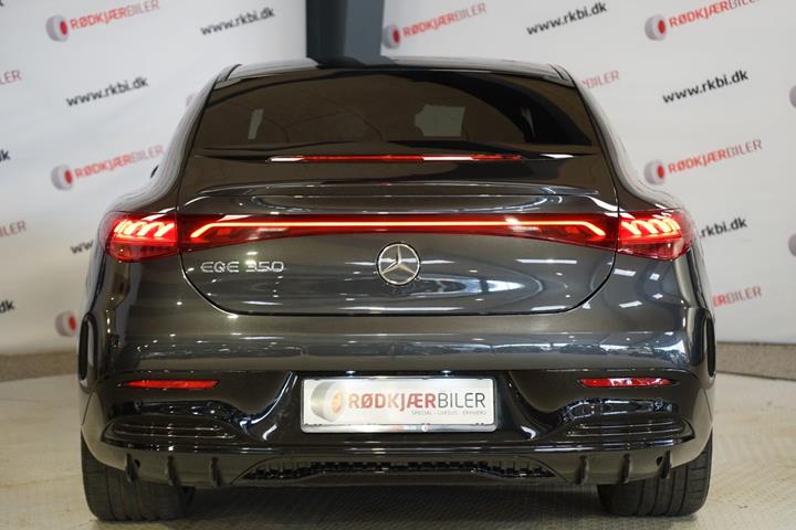 Grå Mercedes EQE350 fra 2023
