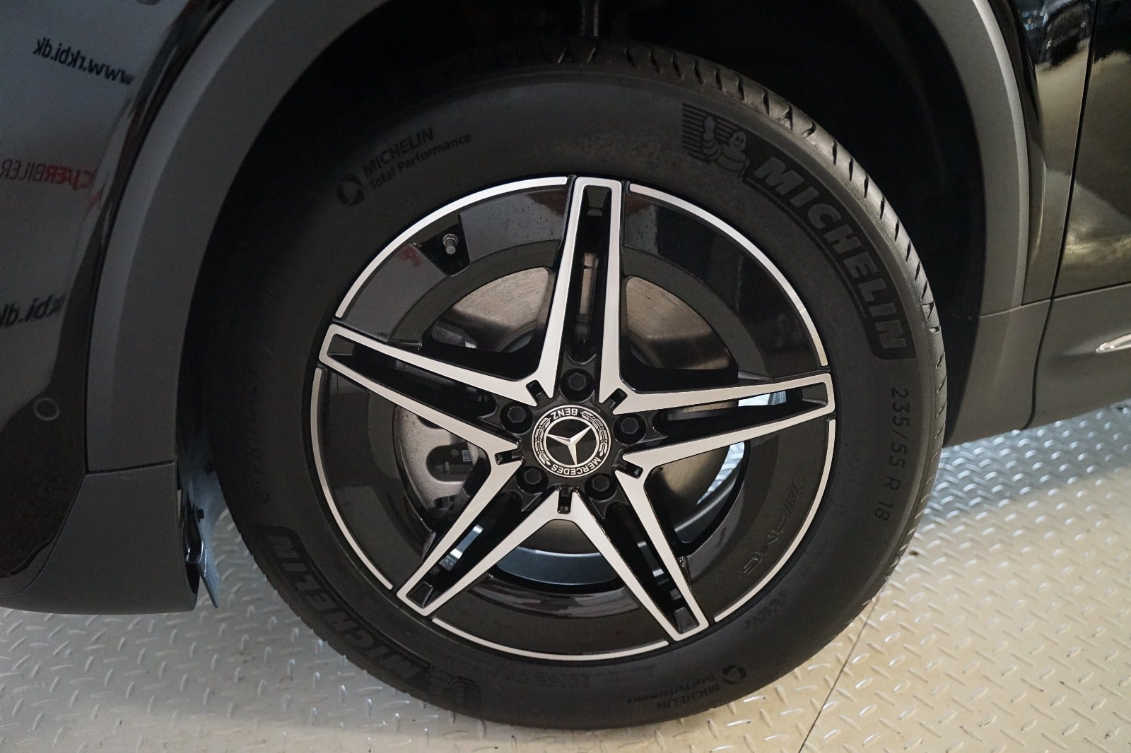 Sort Mercedes EQB250+ fra 2025