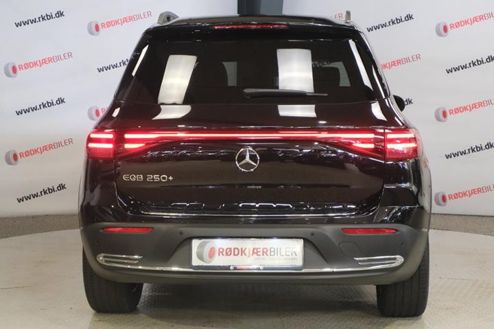 Sort Mercedes EQB250+ fra 2025