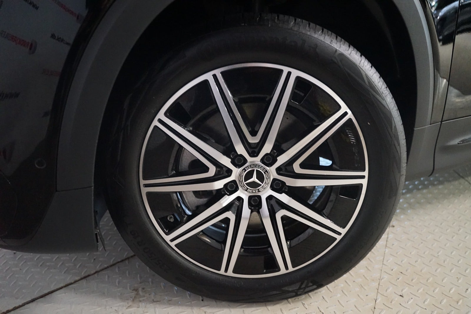 Sort Mercedes EQB250+ fra 2025
