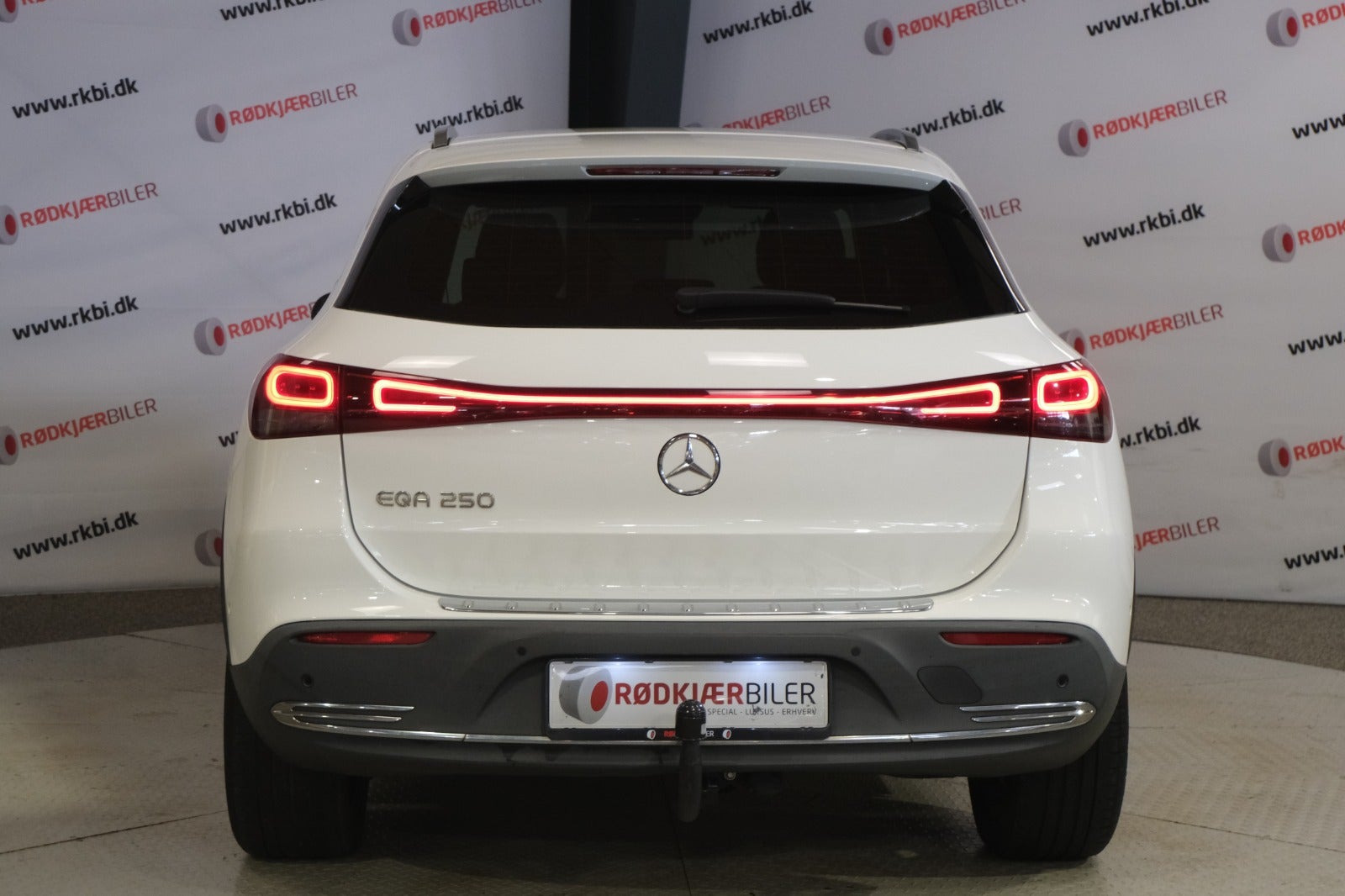 Hvid Mercedes EQA250 fra 2021