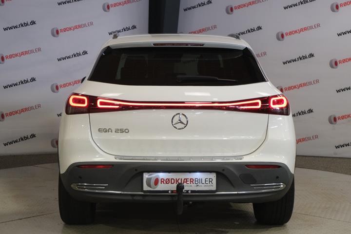 Hvid Mercedes EQA250 fra 2021