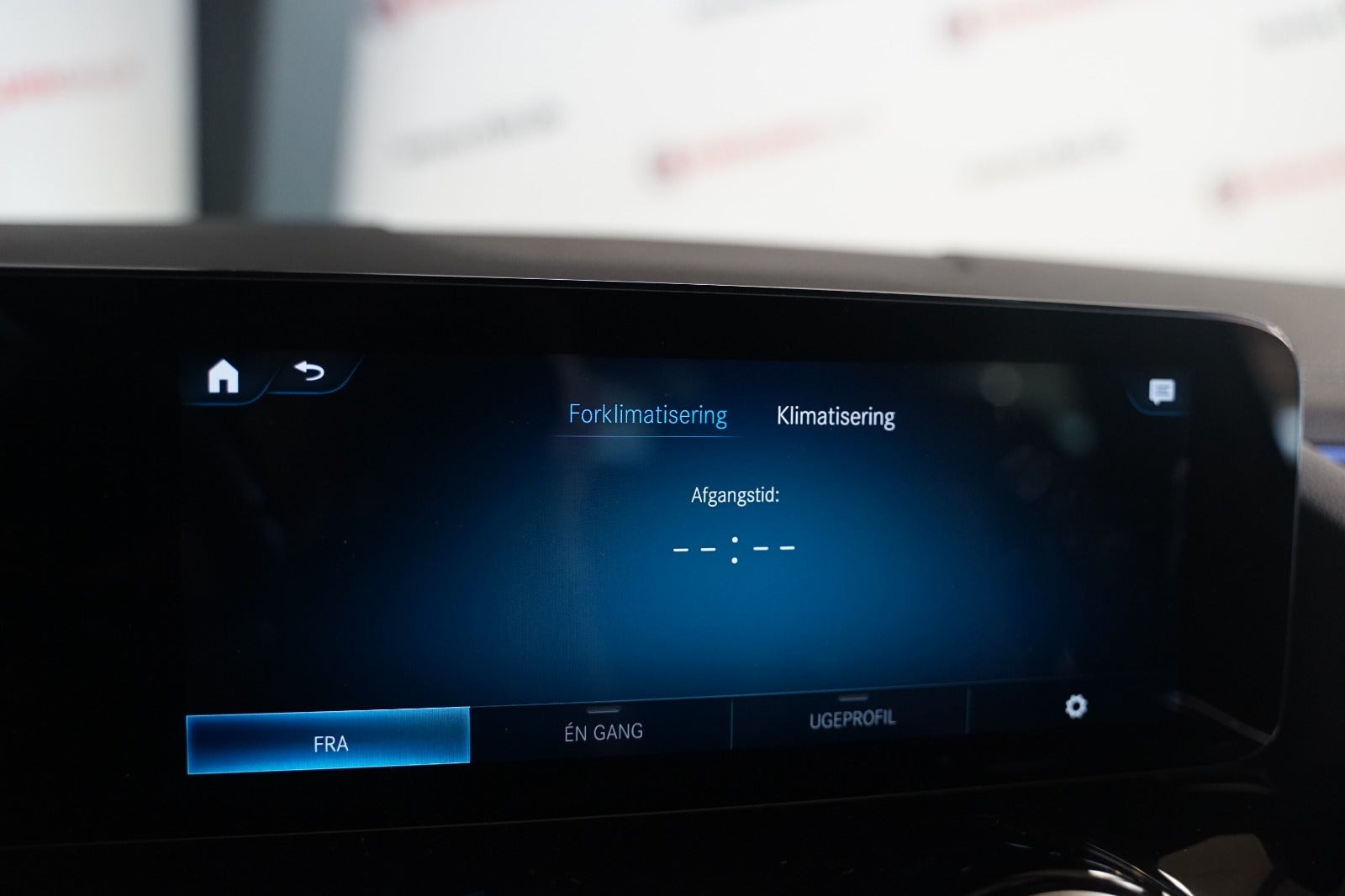 Hvid Mercedes EQA250 fra 2021
