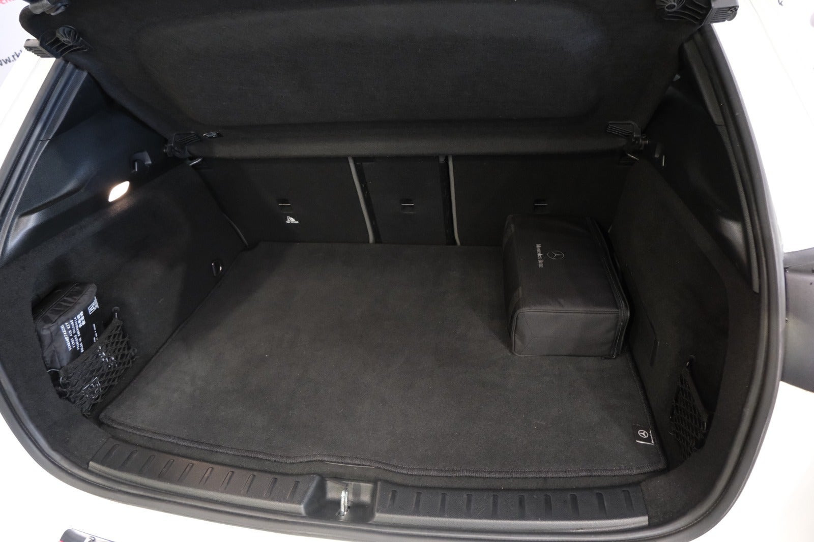 Hvid Mercedes EQA250 fra 2021