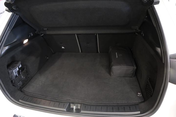 Hvid Mercedes EQA250 fra 2021