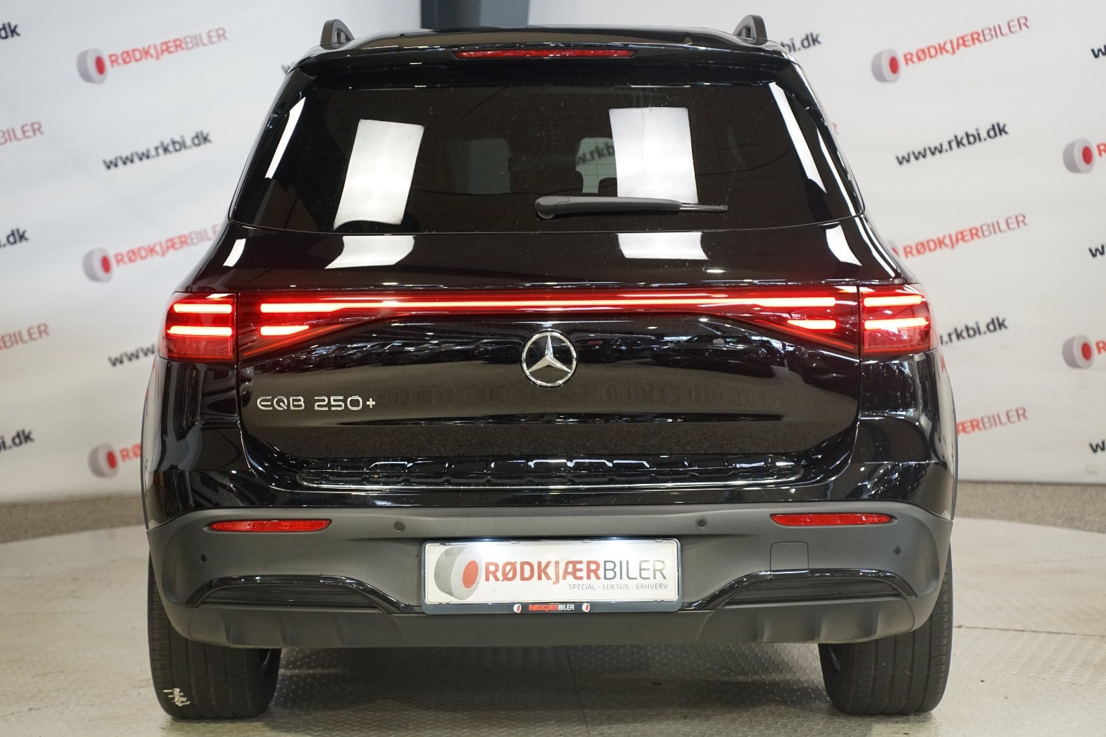 Sort Mercedes EQB250+ fra 2025
