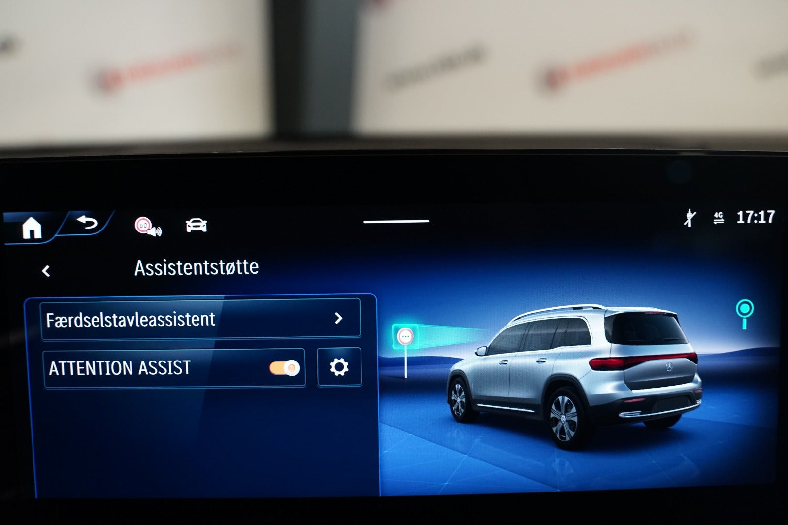 Sort Mercedes EQB250+ fra 2025